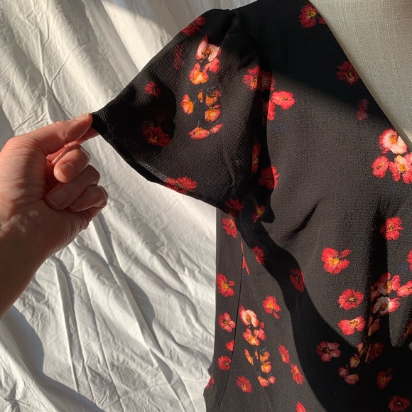 SOLD-Beautiful Top - Picture 3 of 6